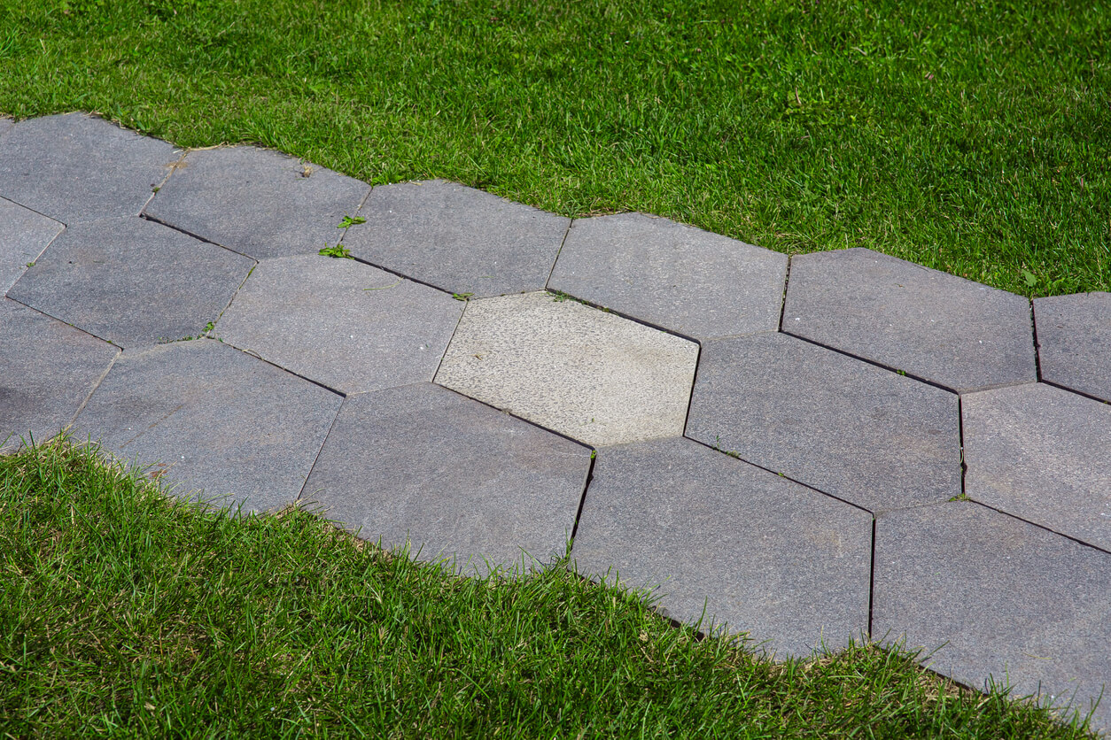 a stone walkway in a front yard