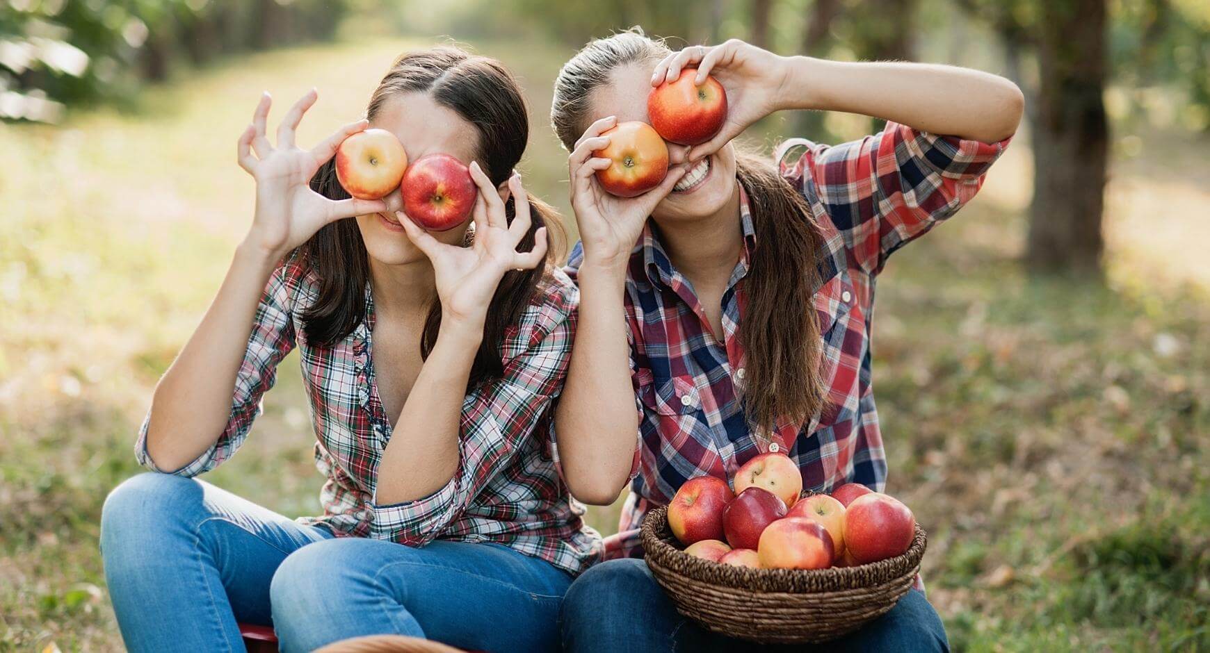 kids enjoying apple picking