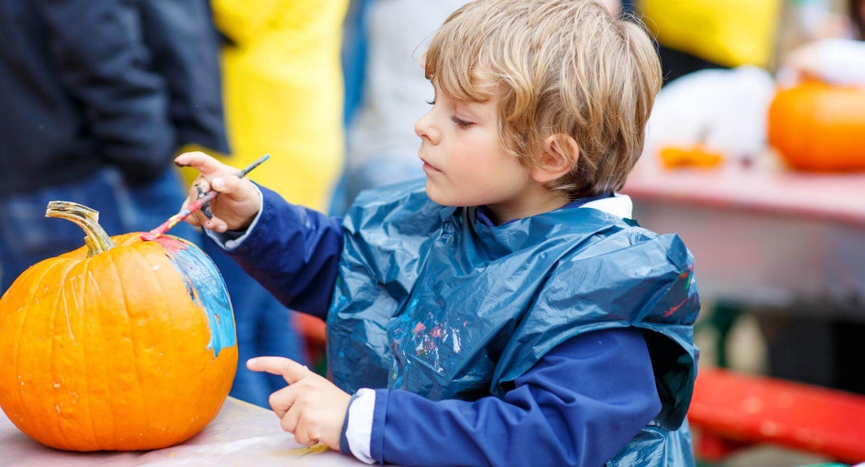 child pumpkin carving