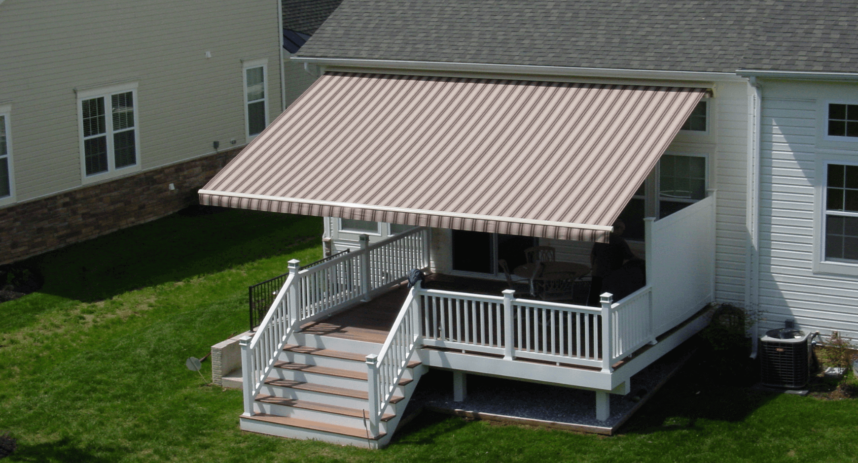 Bird's eye view of a retractable awning