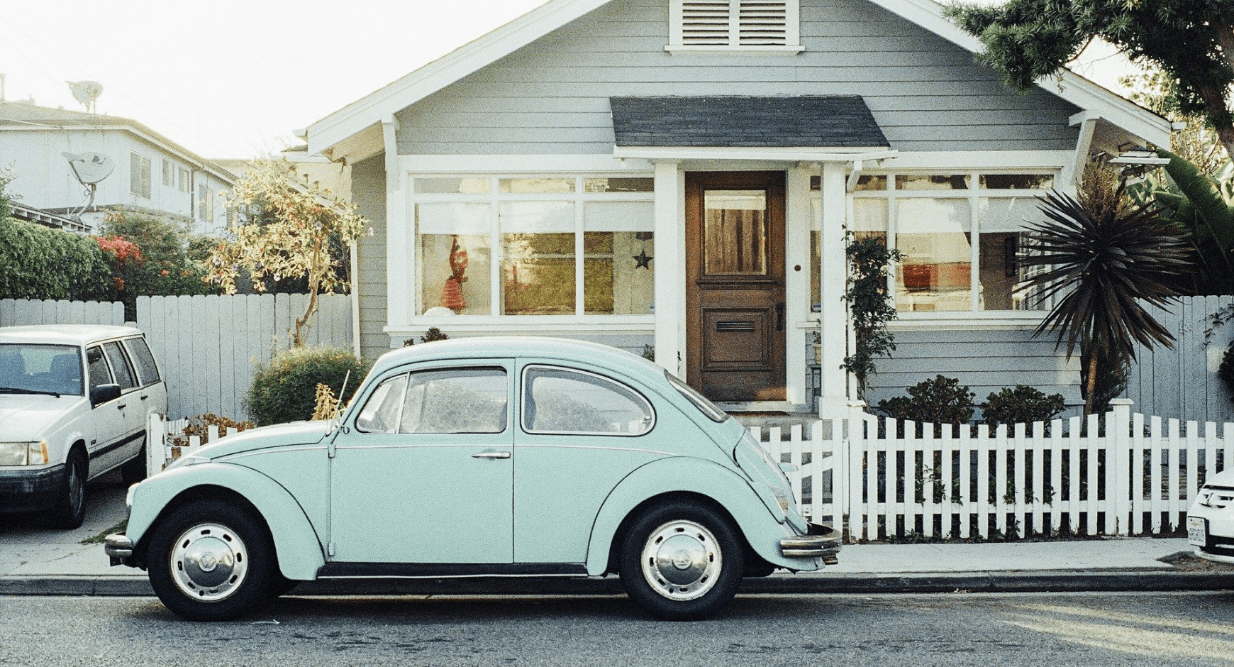 Image of a cute little house with very well maintained exterior window trim