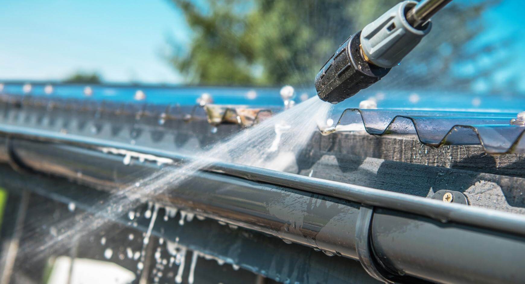 power washer cleaning gutters